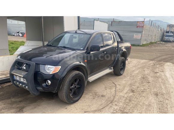 Sahibinden Mitsubishi L 200 4x2 Invite 2008 Model  335.000 km Siyah