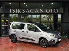 IŞIKSAÇAN OTO'dan 2025 BERLİNGO YOU OTOMOTİK HATASIZ 1.SINIF