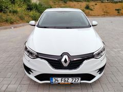 // 2022 MEGANE 1.3 TCE 140BG EDC //