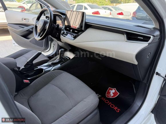 TOYOTA COROLLA 1.6 VİSİON MULTİDRİVE S HATASIZ BOYASIZ BAKIMLI