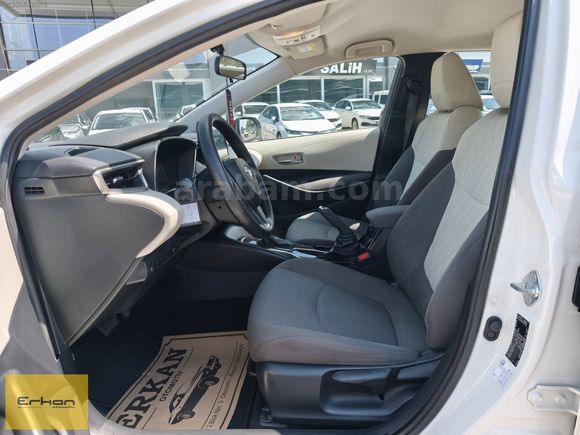 2019 COROLLA LPĞ li1.6 VİSİON ÇELİK JANT GERİ GÖRÜŞ 120.000 KM