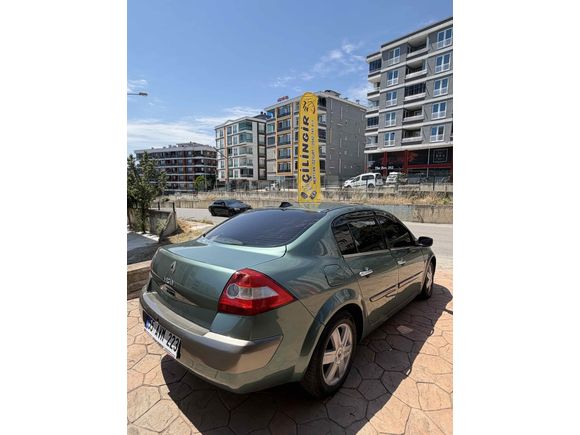 ACİL SATILIK FİYAT DÜŞTÜ İLK GELEN ALIR Sahibinden Renault Megane 1.6 Dynamique 2004 Model  300.000 km Yeşil