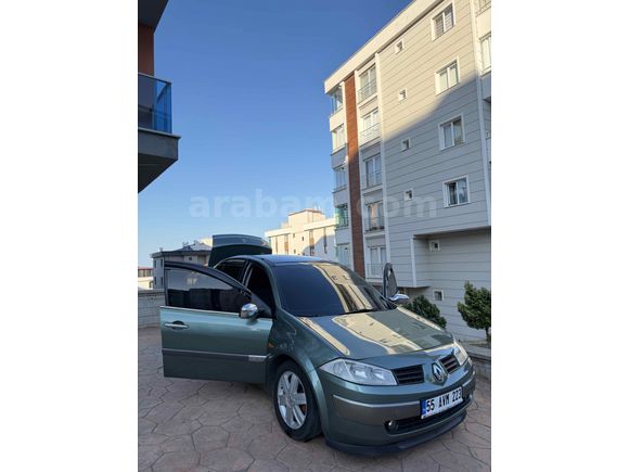ACİL SATILIK FİYAT DÜŞTÜ İLK GELEN ALIR Sahibinden Renault Megane 1.6 Dynamique 2004 Model  300.000 km Yeşil