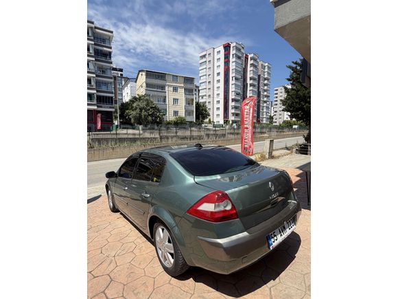 ACİL SATILIK FİYAT DÜŞTÜ İLK GELEN ALIR Sahibinden Renault Megane 1.6 Dynamique 2004 Model  300.000 km Yeşil