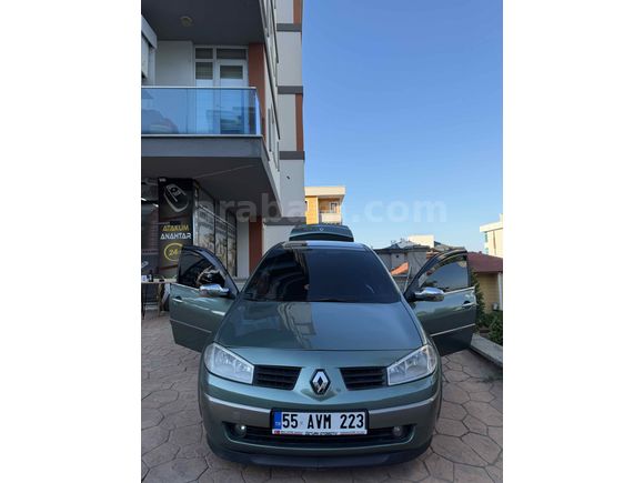 ACİL SATILIK FİYAT DÜŞTÜ İLK GELEN ALIR Sahibinden Renault Megane 1.6 Dynamique 2004 Model  300.000 km Yeşil