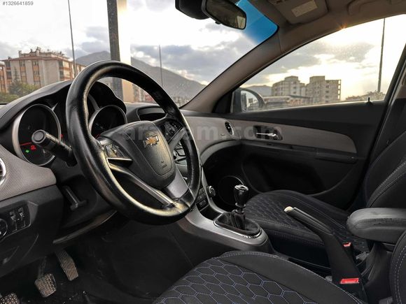 2011 CRUZE 2 PARÇA BOYALI