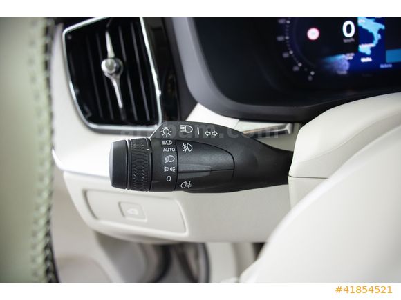 DİKMEN OTO-VOLVO XC60-PLUS DARK-ISITMA SOĞUTMA-HARMAN-MAKYAJLI