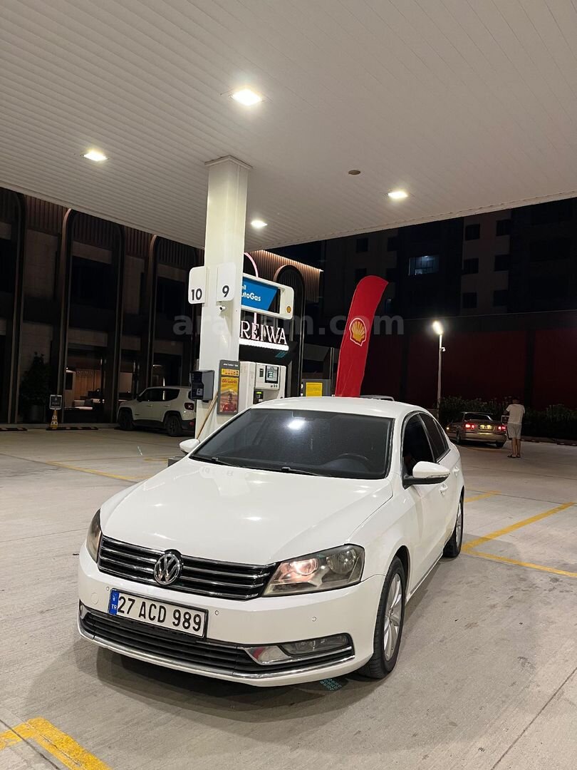 Galeriden Volkswagen Passat 1.6 TDi BlueMotion Comfortline 2012 Model Osmaniye 270.000 km Beyaz 3