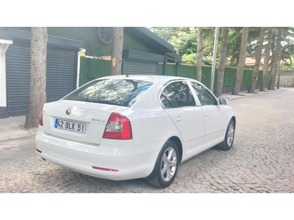 Skoda Octavia 1.6 TDI Elegance CR DSG 2011 Modell