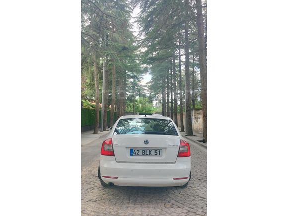 Skoda Octavia 1.6 TDI Elegance CR DSG 2011 Modell