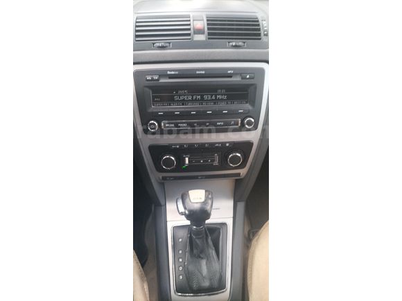 Skoda Octavia 1.6 TDI Elegance CR DSG 2011 Modell