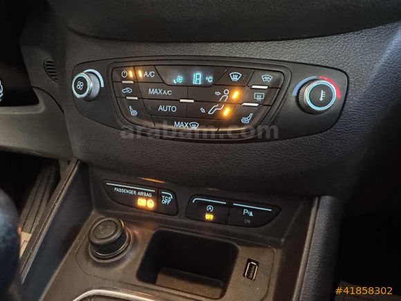 88BIN'DE 2020 MODEL FORD COURIER TİTANİUM PLUS HATASIZ