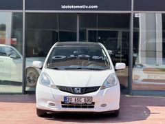 120BIN'DE 2012 MODEL HONDA JAZZ TAM OTOMATİK CAM TAVAN DEĞİŞENSZ