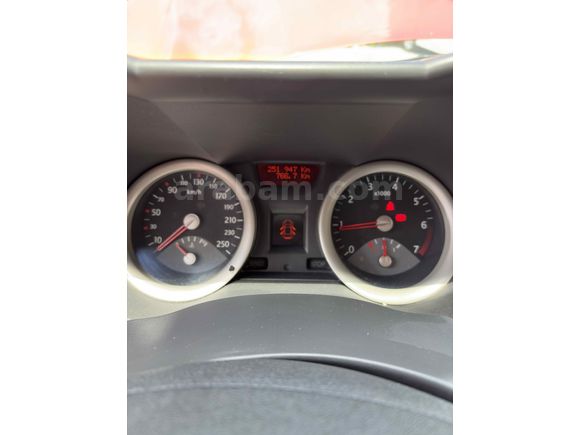 DEĞİŞENSİZ TERTEMİZ PARÇA BOYALI 2006  DİNAMİK FULL MEGANE