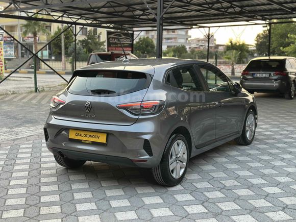 2025 RENAULT CLİO 13 BİNDE HATASIZ BOYASIZ GSR2 MİNERAL GRİ