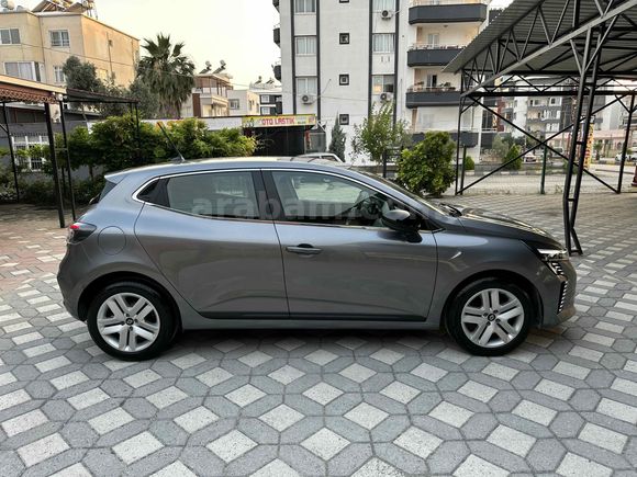 2025 RENAULT CLİO 13 BİNDE HATASIZ BOYASIZ GSR2 MİNERAL GRİ