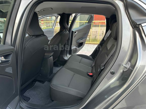 2025 RENAULT CLİO 13 BİNDE HATASIZ BOYASIZ GSR2 MİNERAL GRİ