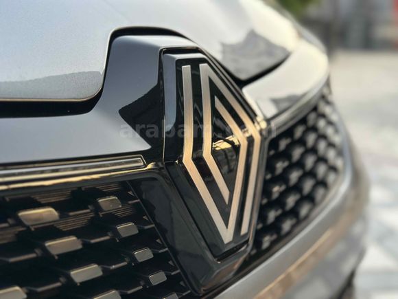 2025 RENAULT CLİO 13 BİNDE HATASIZ BOYASIZ GSR2 MİNERAL GRİ