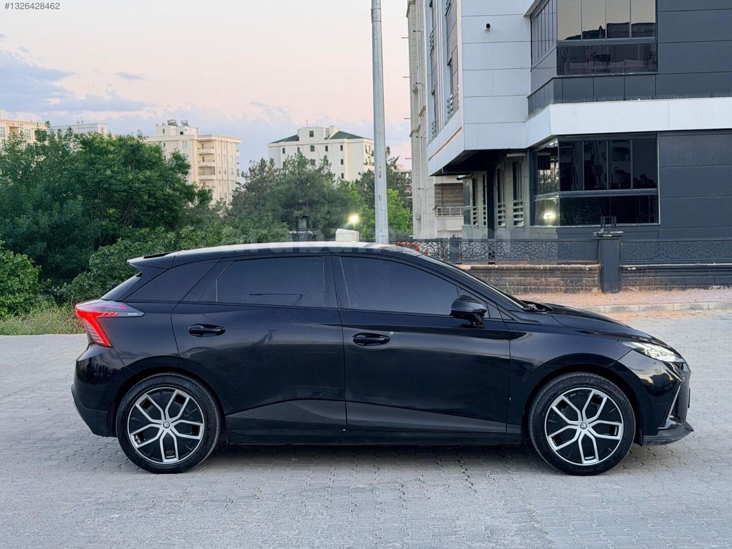Galeriden MG MG4 Luxury 2023 Model Şanlıurfa 31.700 km Siyah 4
