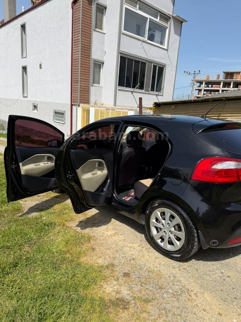 Galeriden Kia Rio 1.25 CVVT Natty 2014 Model Sakarya 287.000 km Siyah 6