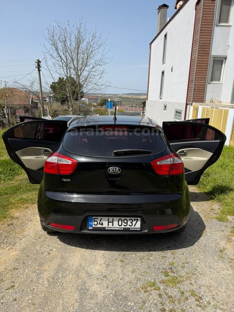 Galeriden Kia Rio 1.25 CVVT Natty 2014 Model Sakarya 287.000 km Siyah 3