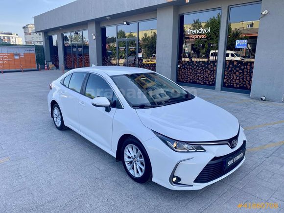 HATASIZ BOYASIZ 63.000 KM 2022 COROLLA 1.5 DREAM OTOMATİK 125 HP
