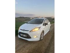 Sahibinden Ford Fiesta 1.4 TDCi Titanium 2012 Model  340.000 km Beyaz
