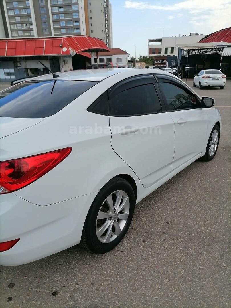 Galeriden Hyundai Accent Blue 1.6 CRDI Mode Plus 2018 Model Antalya 201.000 km Beyaz 3