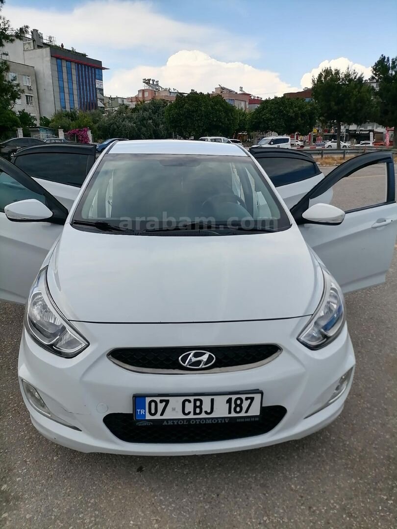 Galeriden Hyundai Accent Blue 1.6 CRDI Mode Plus 2018 Model Antalya 201.000 km Beyaz 1