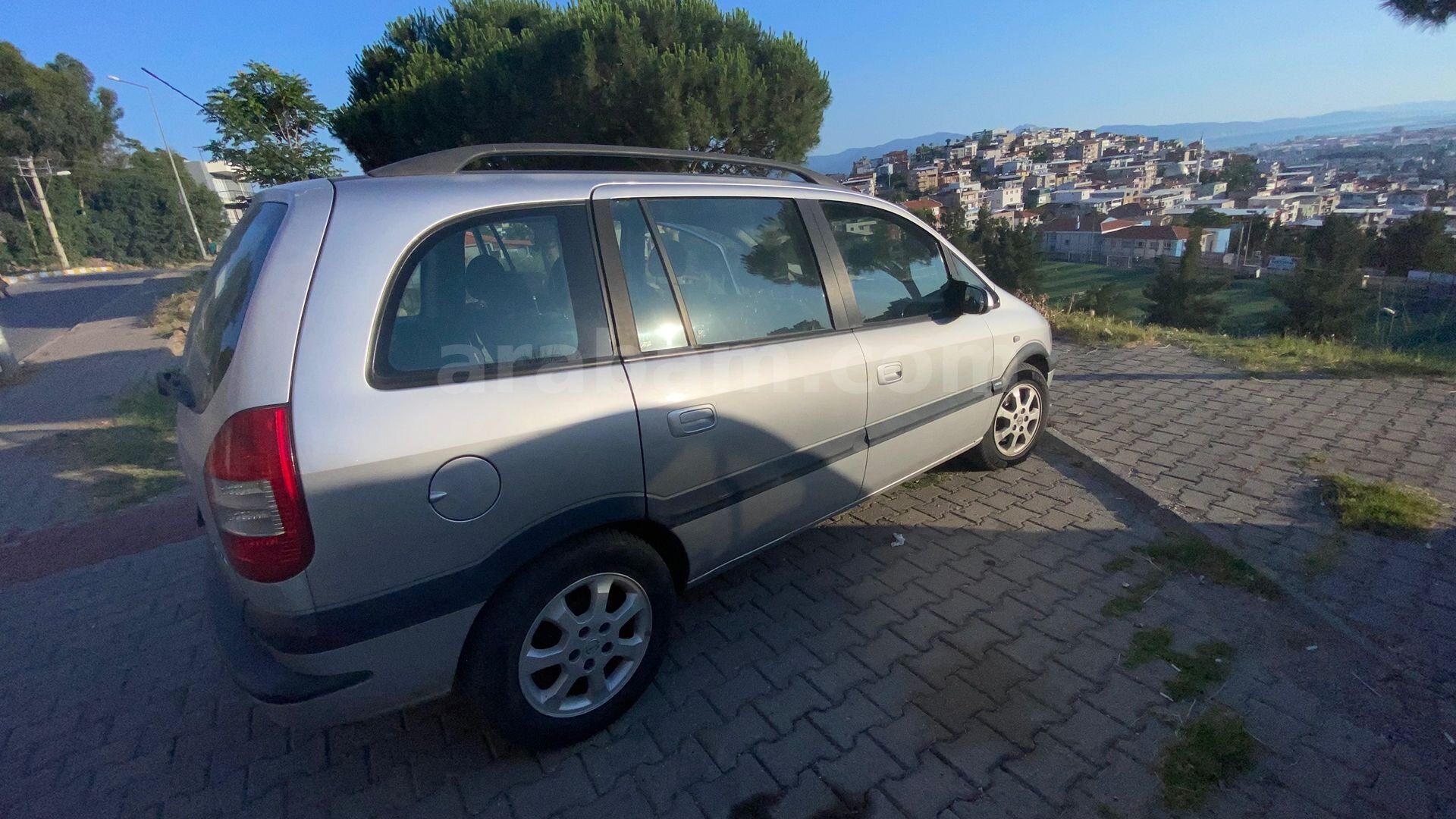 Sahibinden Opel Zafira 1.6 Comfort 2003 Model İzmir 340.000 km Gri (metalik) 1