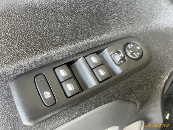 SERVİS BAKIMLI,FULL DONANIM BERLİNGO MAX OTOMATİK