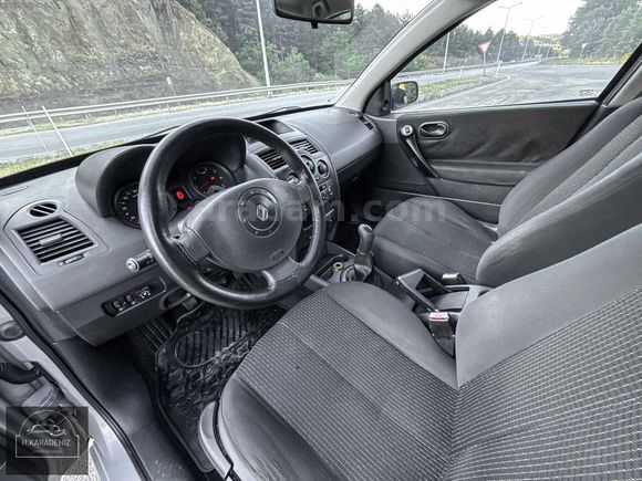 2004 MODEL MEGANE DEĞIŞENSIZ TRAMERSİZ 3 PARÇA BOYALI 267.000 KM
