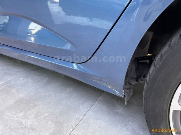 HATASIZ 2016 MODEL MEGANE HB 1.5 DCİ 110 HP ICON CAM TAVAN
