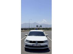 Sahibinden Volkswagen Jetta 1.2 TSi BlueMotion Trendline 2017 Model İzmir 121.000 km Beyaz