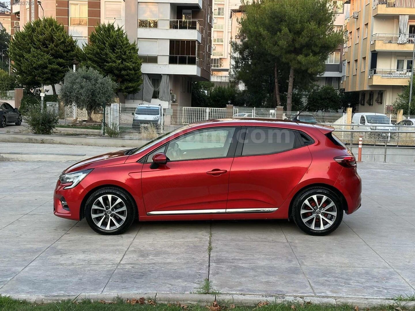Galeriden Renault Clio 1.3 TCe Touch 2020 Model Antalya 70.000 km Kırmızı 3