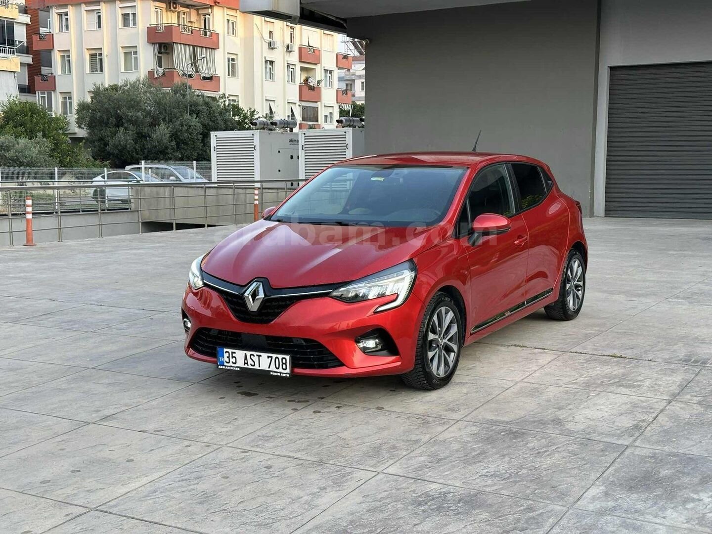 Galeriden Renault Clio 1.3 TCe Touch 2020 Model Antalya 70.000 km Kırmızı 2