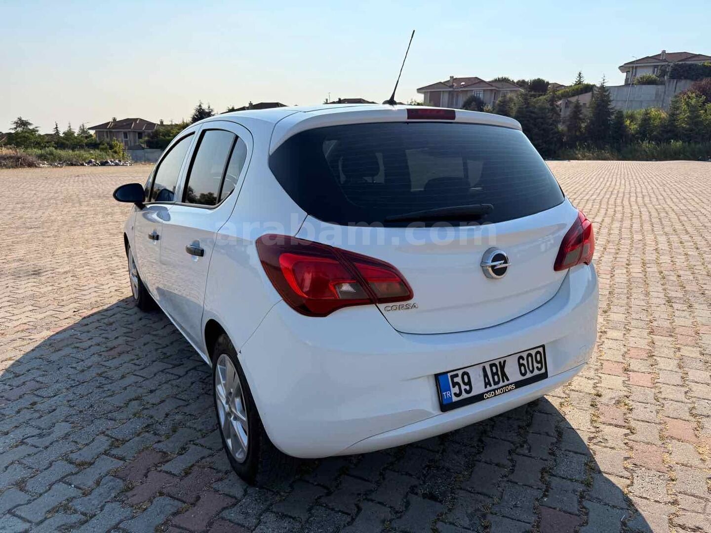 Galeriden Opel Corsa 1.4 Design 2016 Model İstanbul 64.000 km Beyaz 4