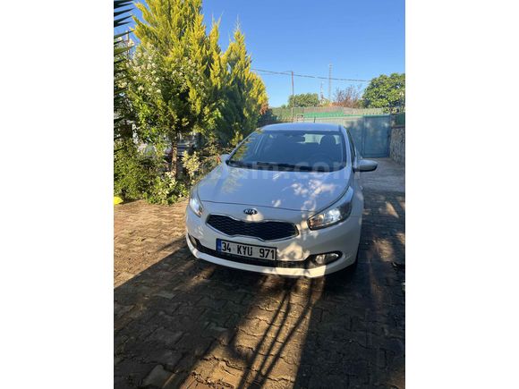 Sahibinden Kia Ceed 1.6 CRDi Comfort 2015 Model 