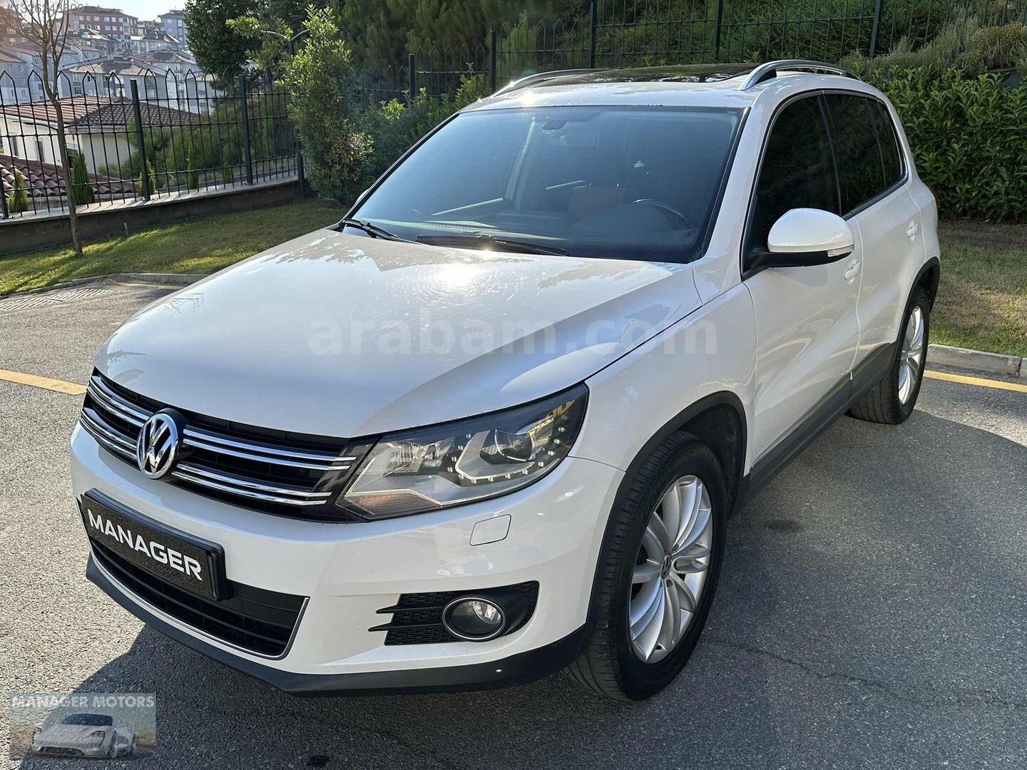 Galeriden Volkswagen Tiguan 2.0 TDI Sport&Style 2013 Model İstanbul 183.000 km Beyaz 3
