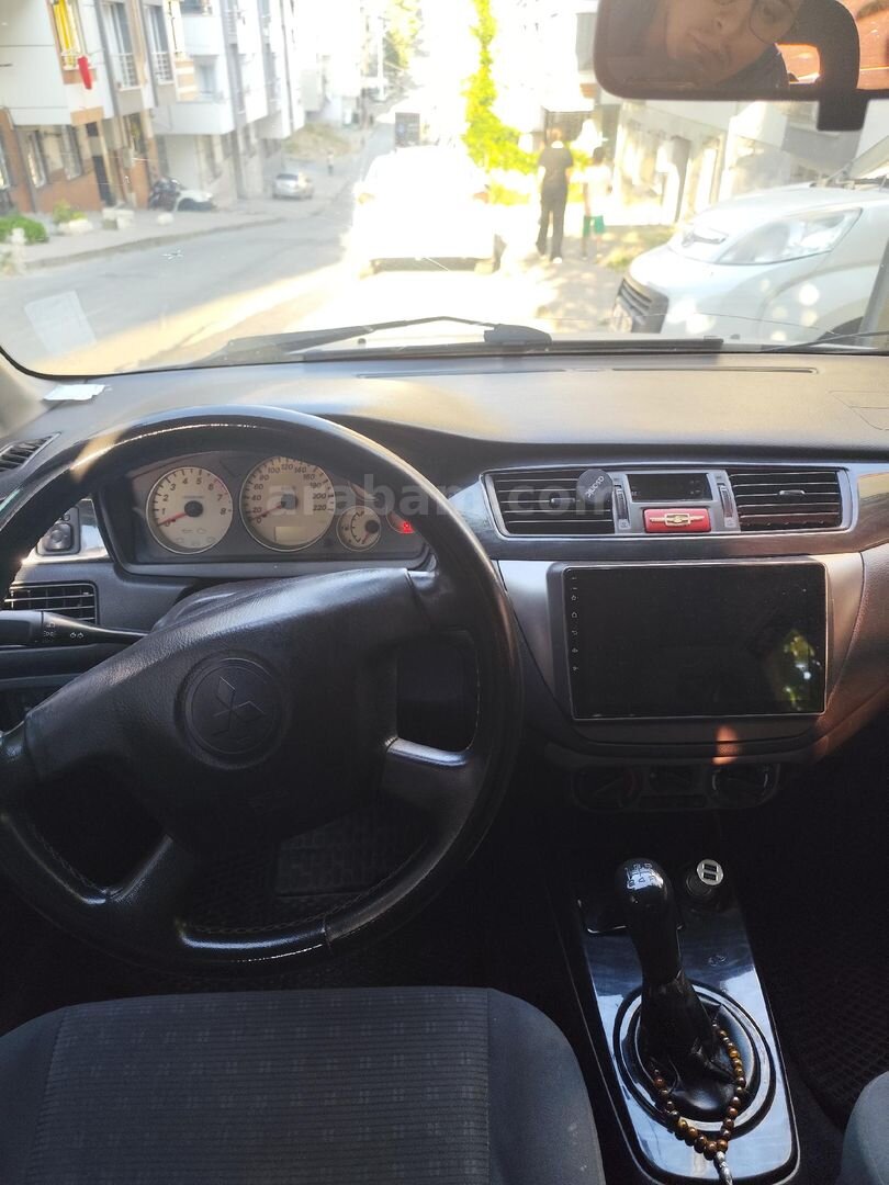 Sahibinden Mitsubishi Lancer 1.6 Invite 2005 Model İstanbul 423.000 km Gri (Gümüş) 3