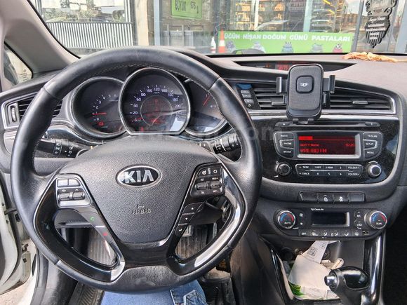 Sahibinden Kia Ceed 1.6 CRDi Concept Plus 2015 Model  212.000 km Beyaz