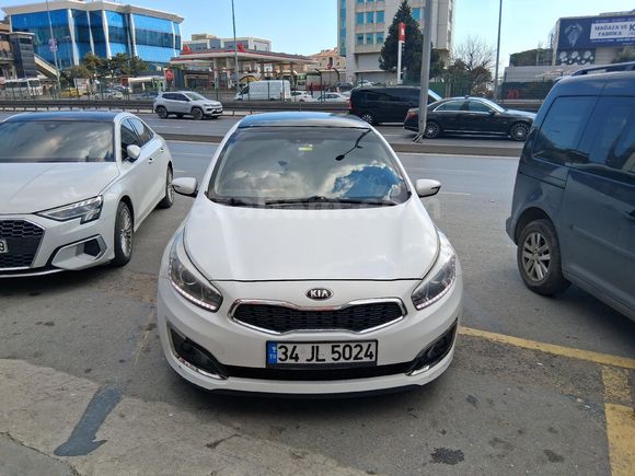Sahibinden Kia Ceed 1.6 CRDi Concept Plus 2015 Model  212.000 km Beyaz