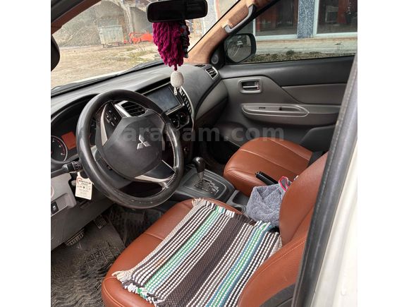 Sahibinden Mitsubishi L 200 4x2 Invite 2015 Model  321.000 km Beyaz