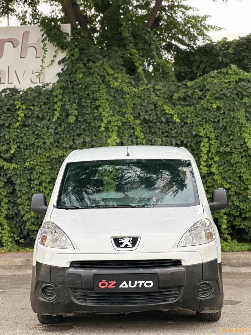 Galeriden Peugeot Partner 1.6 HDI Comfort Pack 2011 Model Antalya 380.000 km Beyaz 5