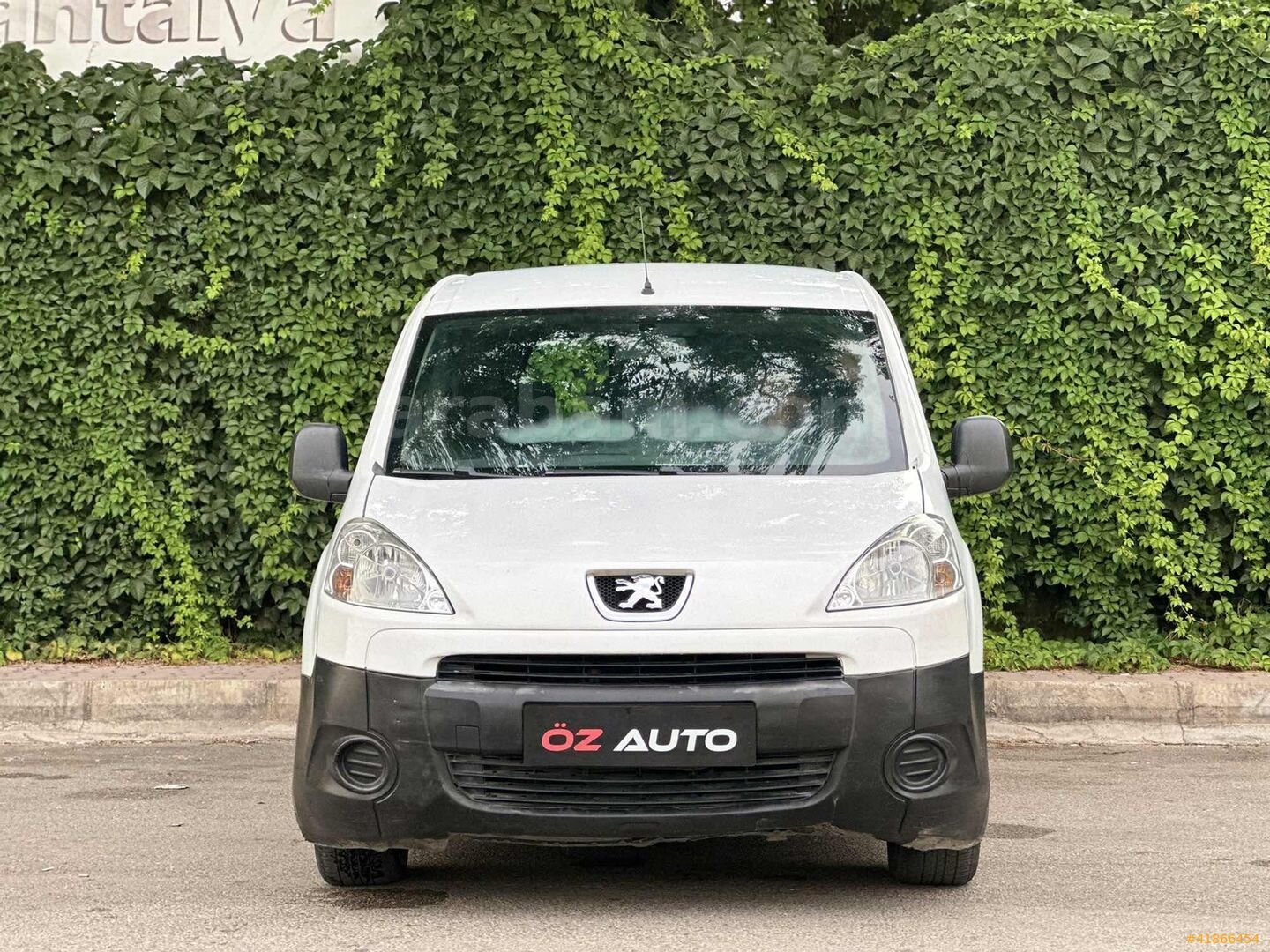Galeriden Peugeot Partner 1.6 HDI Comfort Pack 2011 Model Antalya 380.000 km Beyaz 4