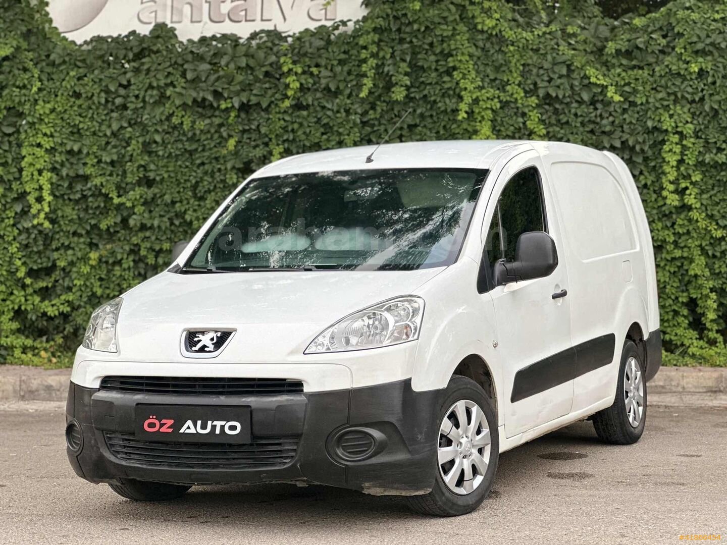Galeriden Peugeot Partner 1.6 HDI Comfort Pack 2011 Model Antalya 380.000 km Beyaz 1