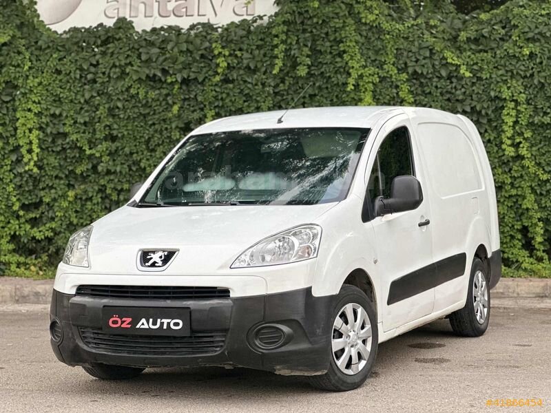 Galeriden Peugeot Partner 1.6 HDI Comfort Pack 2011 Model Antalya 380.000 km Beyaz