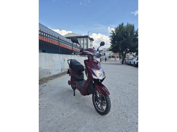 Bayandan kullanılmış temiz 1 haftalık 140 KM'DE VOLTA VSX MOTOR