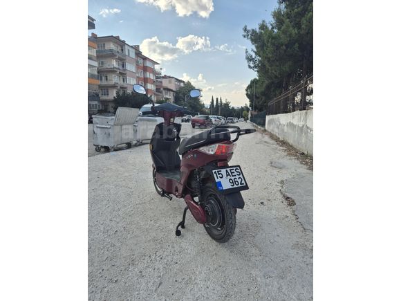 Bayandan kullanılmış temiz 1 haftalık 140 KM'DE VOLTA VSX MOTOR