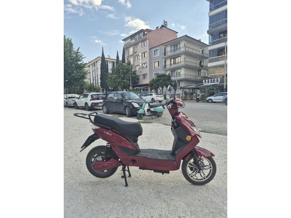 Bayandan kullanılmış temiz 1 haftalık 140 KM'DE VOLTA VSX MOTOR